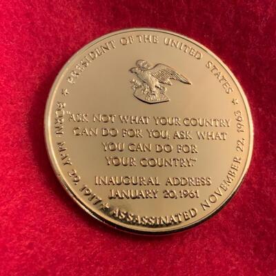 JOHN KENNEDY GOLD PLATED SILVER DOLLAR SIZE ASSASSINATED MEDAL 