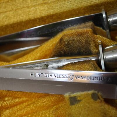 Vintage Flint Vanadium Carving set (JS/LG)