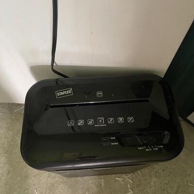 lot 367- Staples paper shredder