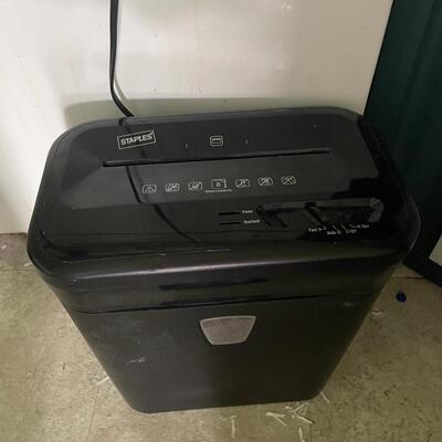 lot 367- Staples paper shredder