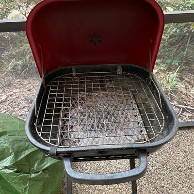 Lot 313  Charcoal Grill