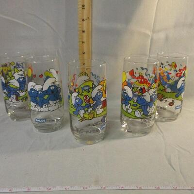 Lot 22 - (5) 1983 Smurf Collector Glasses