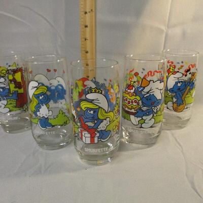 Lot 22 - (5) 1983 Smurf Collector Glasses