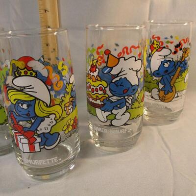 Lot 22 - (5) 1983 Smurf Collector Glasses