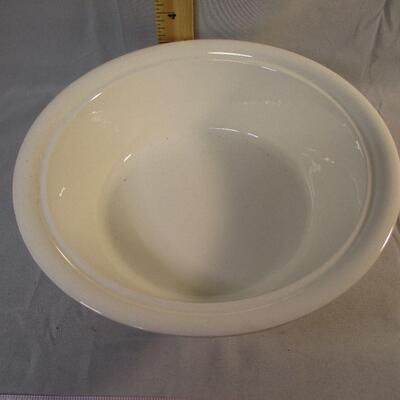 Lot 26 - Green and White Ceramic Serving Dish