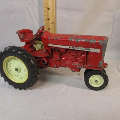 Lot 30 - Red International Tractor