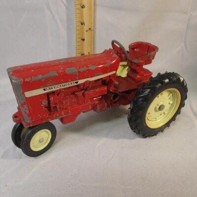 Lot 30 - Red International Tractor