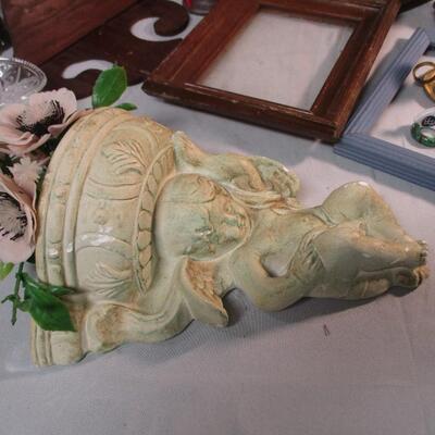 Lot 32 - Misc Home DÃ©cor Lot LOCAL PICK UP ONLY