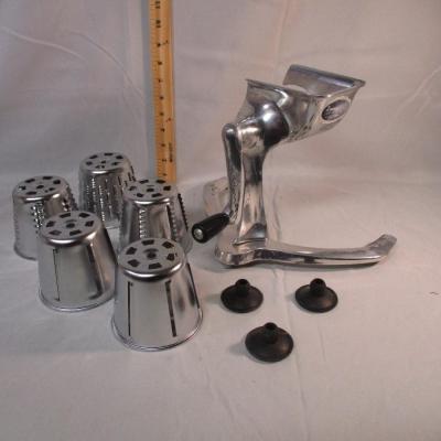Lot 33 - Duncan Hines Food and Vegetable Cutter