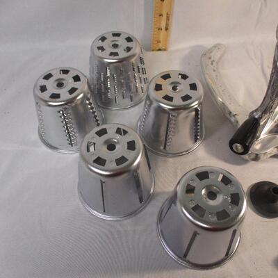 Lot 33 - Duncan Hines Food and Vegetable Cutter