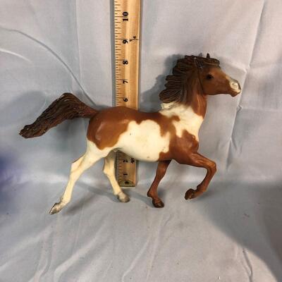 Lot 37 - 1980 Bob Scriver Brown and White Horse