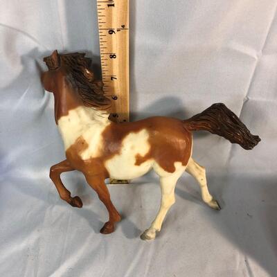 Lot 37 - 1980 Bob Scriver Brown and White Horse