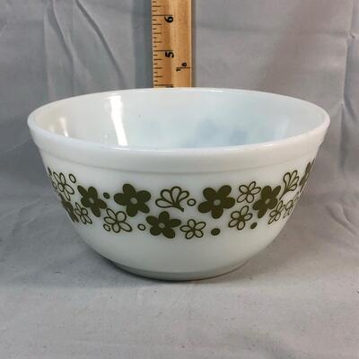 Lot 41 - Pyrex Happy Daisy 1.5 Qt Mixing Bowl