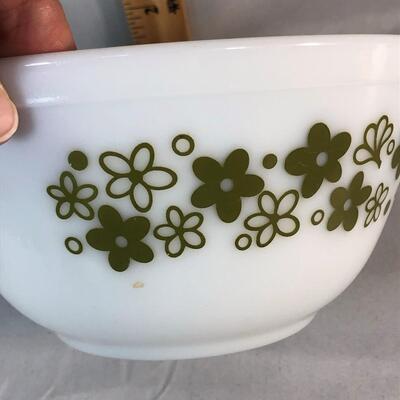 Lot 41 - Pyrex Happy Daisy 1.5 Qt Mixing Bowl
