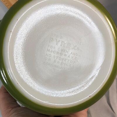 Lot 42 - Pyrex Happy Daisy Covered Casserole