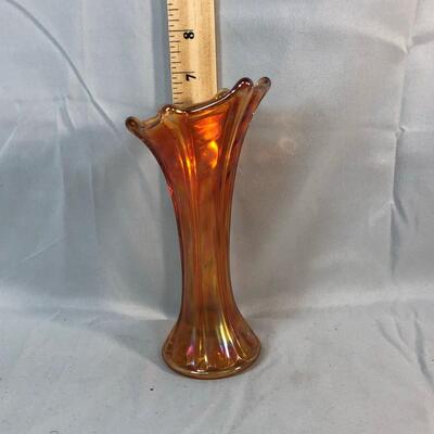 Lot 44 - Carnival Glass Small Swing Vase