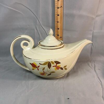 Lot 45 - Hall Jewel T or Autumn Leaf Aladdin Tea Pot with Diffuser