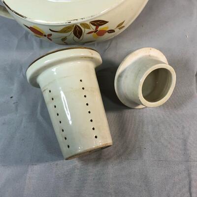 Lot 45 - Hall Jewel T or Autumn Leaf Aladdin Tea Pot with Diffuser