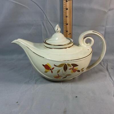 Lot 45 - Hall Jewel T or Autumn Leaf Aladdin Tea Pot with Diffuser