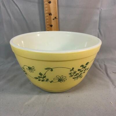 Lot 48 - Pyrex Shenandoah Mixing Bowl Small