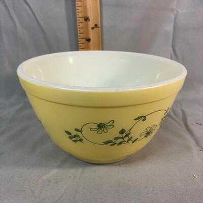 Lot 48 - Pyrex Shenandoah Mixing Bowl Small