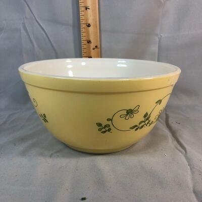 Lot 49 - Pyrex Shenandoah Mixing Bowl Medium