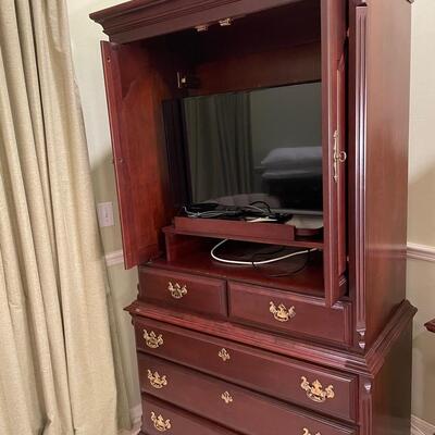 Lot 321  TV Armoire