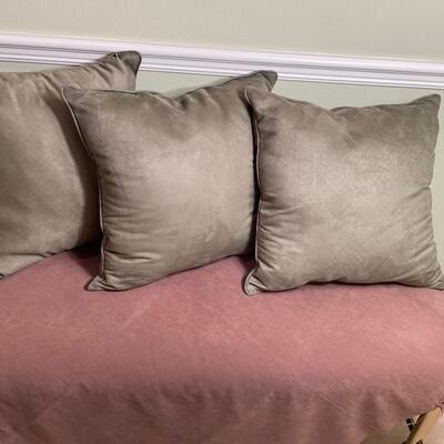 Lot 322  Three pillows