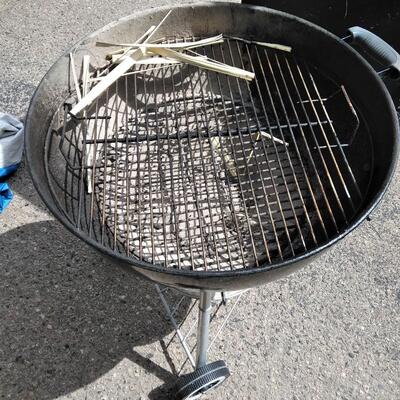 LOT 45 WEBER CHARCOAL GRILL 