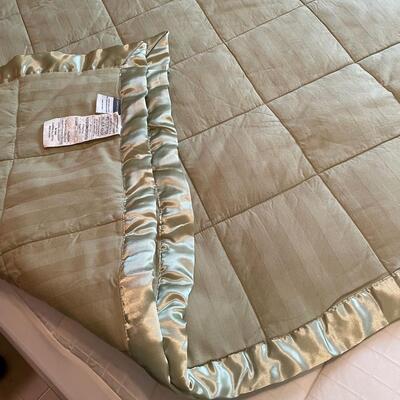 Lot 334  King Comforter  Charter Club