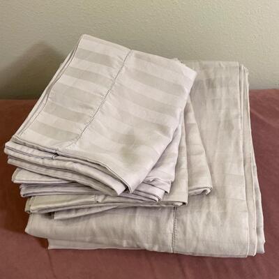 Lot 335  King Sheet Set  