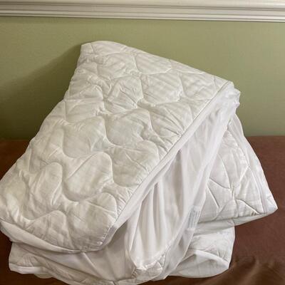Lot 337  King Mattress Pad