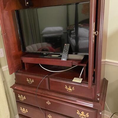 Lot 343  32" Color TV