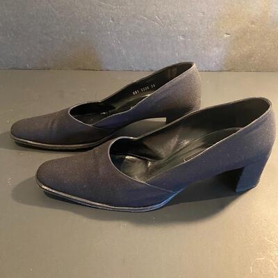 Lot 343: Giorgio Armani & Barneyâ€™s New York