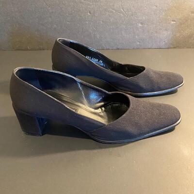 Lot 343: Giorgio Armani & Barneyâ€™s New York