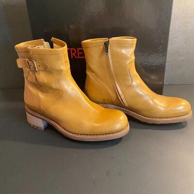 Lot 345: Coach & Free Lance Shoes