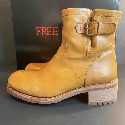 Lot 345: Coach & Free Lance Shoes