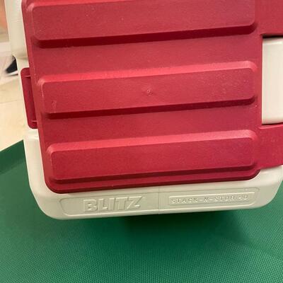 Lot 377  Elevated Cooling Pet Bed and Food Bin