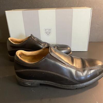 Lot 347: Womenâ€™s Golf Shoes