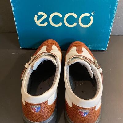 Lot 347: Womenâ€™s Golf Shoes