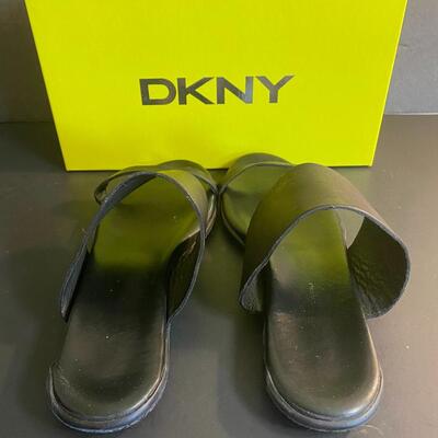 Lot 352: Designer Sandals Women's size 9