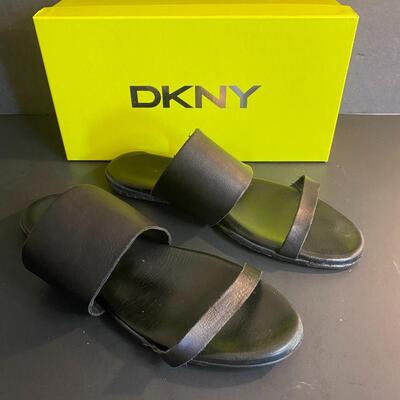 Lot 352: Designer Sandals Women's size 9
