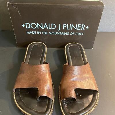 Lot 352: Designer Sandals Women's size 9