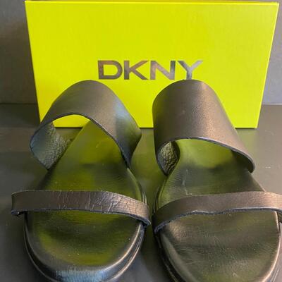 Lot 352: Designer Sandals Women's size 9