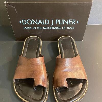 Lot 352: Designer Sandals Women's size 9