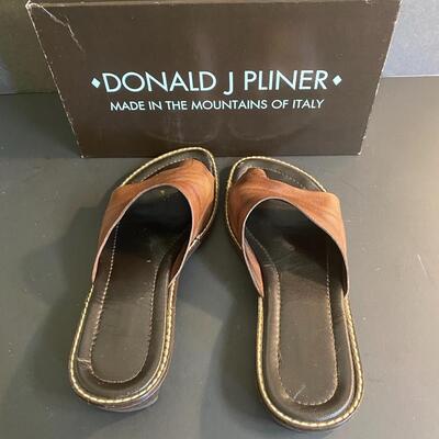 Lot 352: Designer Sandals Women's size 9