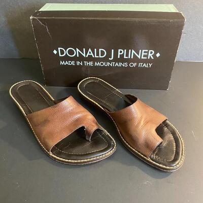 Lot 352: Designer Sandals Women's size 9