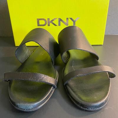 Lot 352: Designer Sandals Women's size 9