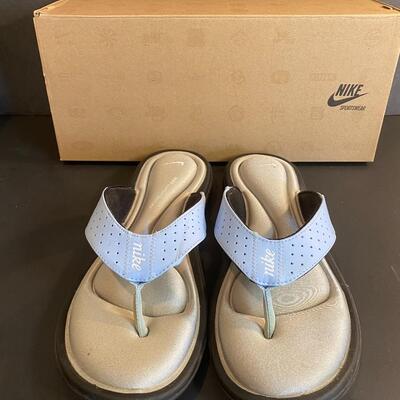 Lot 353: Designer Sandals 