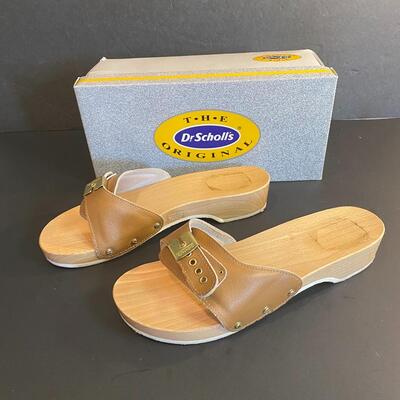 Lot 353: Designer Sandals 